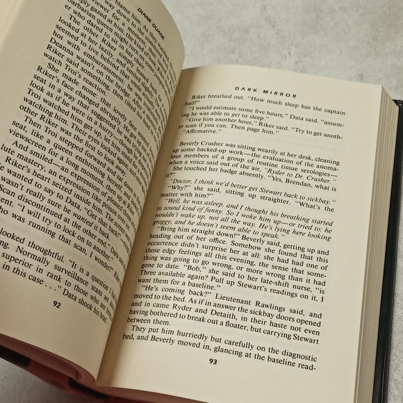 Star Trek The Next Generation: Dark Mirror Book - Picture 7 of 10